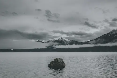 lake-rock-mountain-lac-rocher-montagne