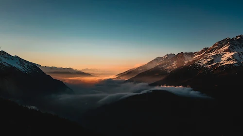 montagne-vallee-brumeuse-sunset-mountain-valley-misty