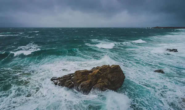 rocks-ocean-mer-waves-sea