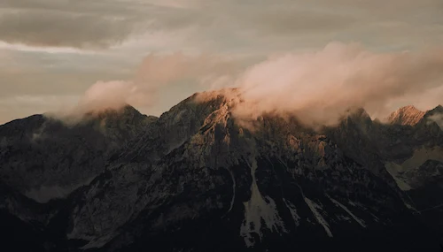 mountain-montagne-clouds-nuages