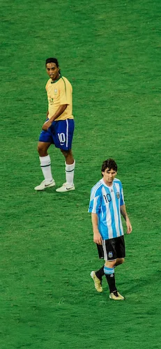 ronaldinho-messi-messi-football-football-brésil-brazil-argentine-argentina-terrain-field-légendes-legends