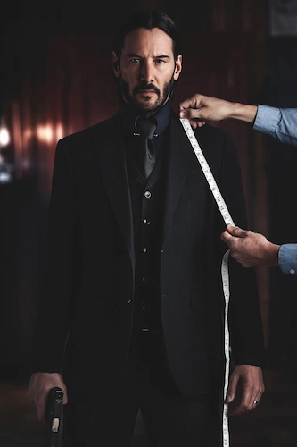 homme-costume-armes-mesure-film-KeanuReeves-man-suit-weapons-measurement-movie-KeanuReeves